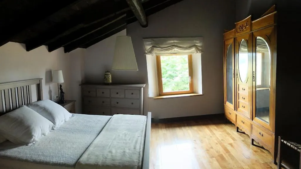 Etxetxobarri, Caserio Independiente Con Vistas A La Cresteria De Anboto Eguía