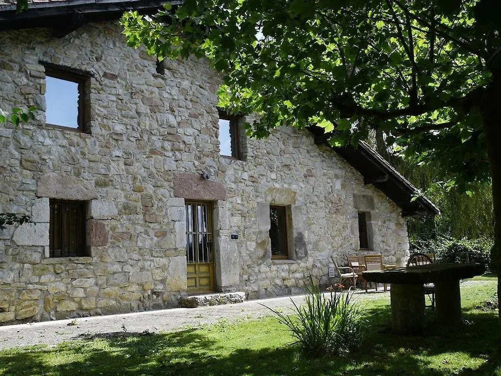 Etxetxobarri, Caserio Independiente Con Vistas A La Cresteria De Anboto Eguía